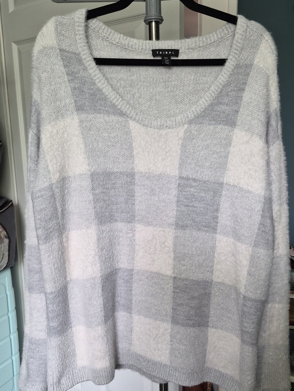 Tribal Cream & Gray Plaid Scoop Neck Sweater Sz L